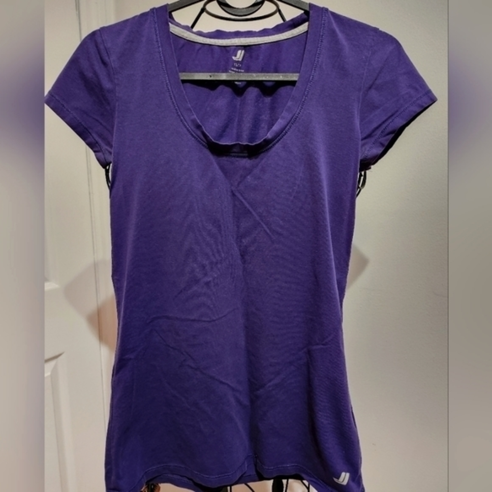 Purple t-shirt‎